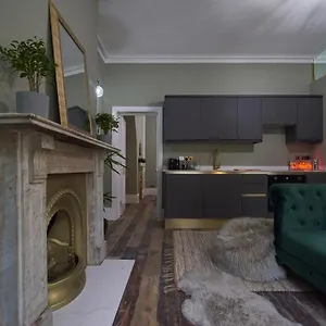 London Street Apartment