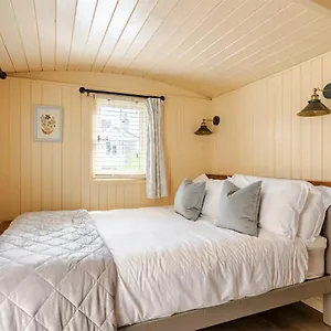 Shepherd's Hut, Holiday home